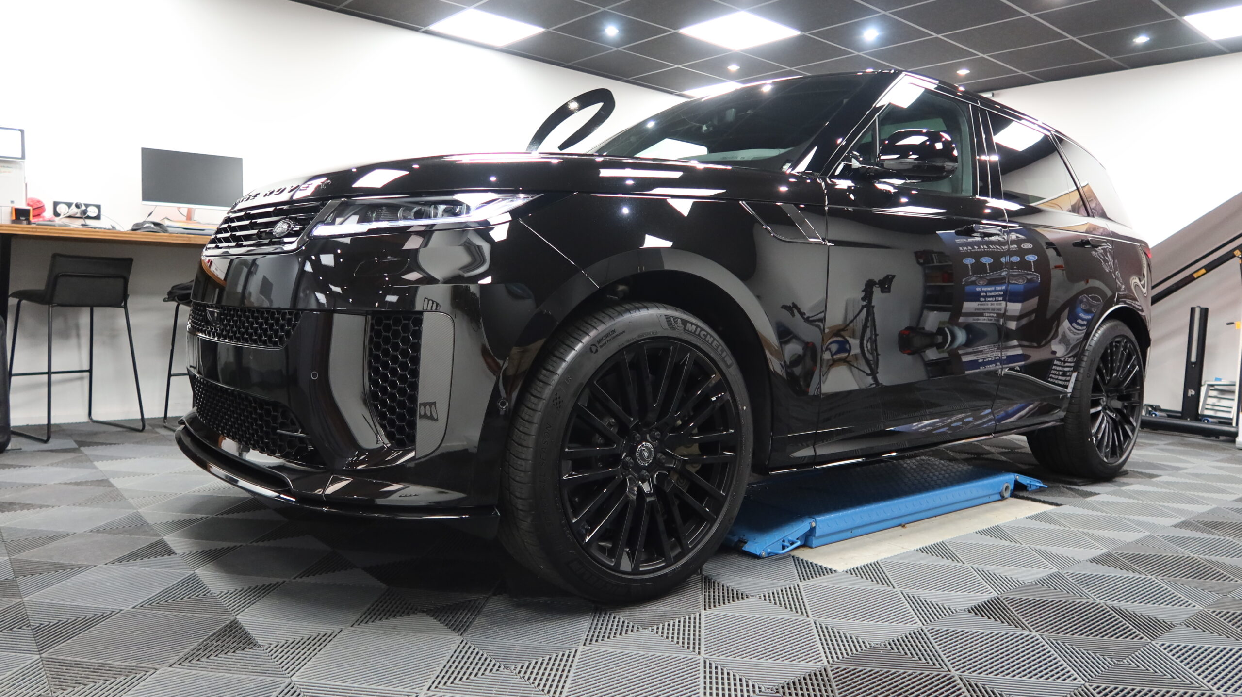 Range rover sport SV